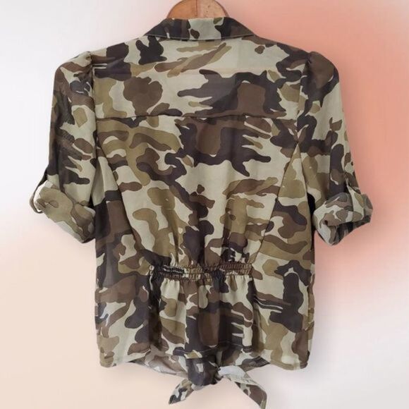 ZENANA Outfitters Semi Sheer Camouflage Front Tie‎ Shirt Med - Picture 3 of 11